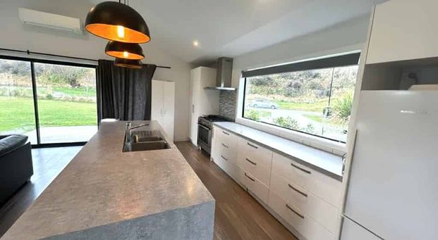 Large Four Bedroom Home, Shotover Country - Photo 1