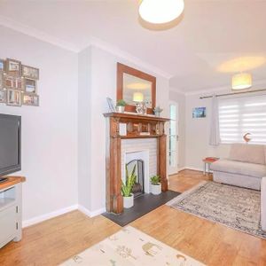 1 Bed Flat, Buccleuch St, EH8 - Photo 2