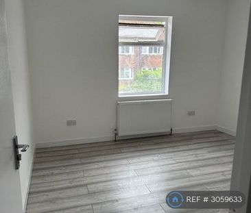 3 bedroom end of terrace house to rent - Photo 3