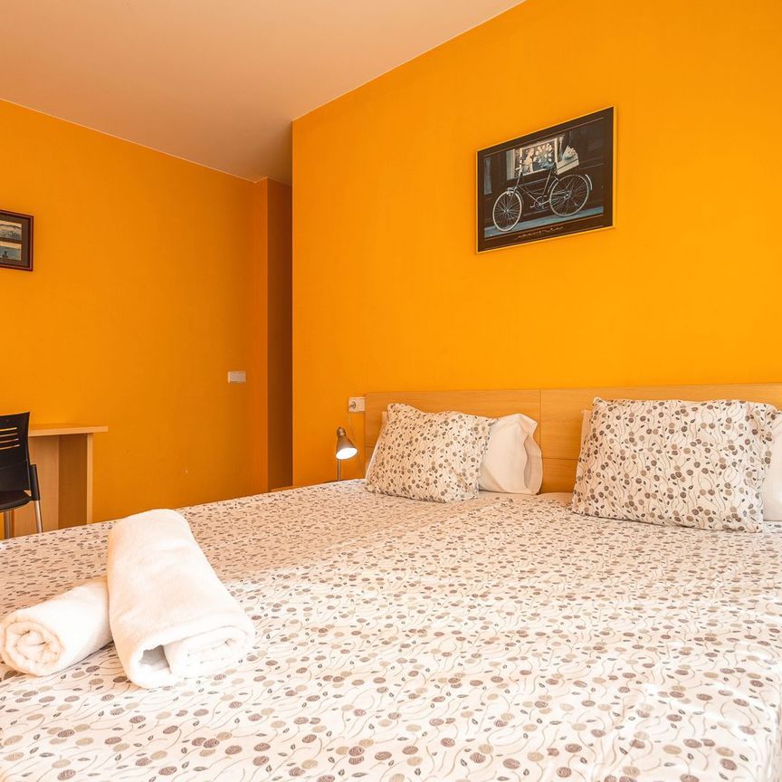 Casa o chalet de alquiler en Carrer Rosalia de Castro, 7, Roca Grossa - Photo 1