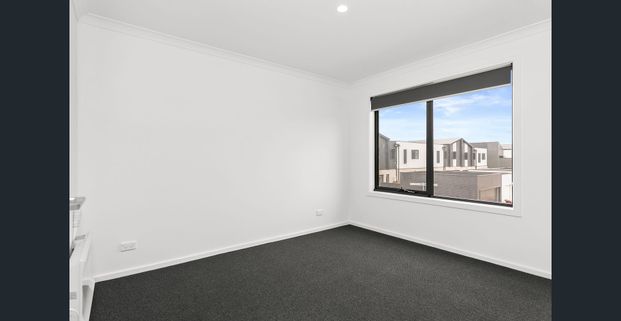 Modern and Stylish 3-Bedroom Townhouse - Photo 1