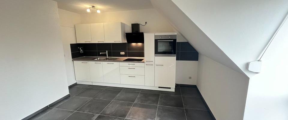 2,5 Zimmer Wohnung mit Weitblick - Küche, Balkon & Außenstellpl. - Foto 1