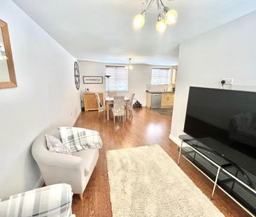 2 bedroom flat to rent - Photo 2