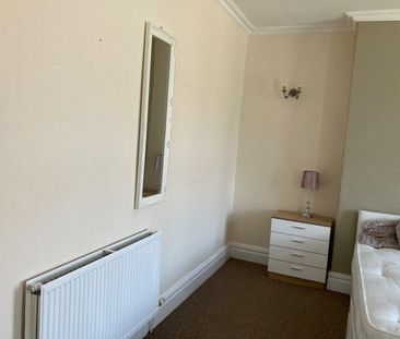 Room in a Shared House, Chester Road, M32 - Photo 1