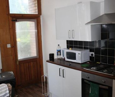 3 bedroom flat to rent - Photo 3