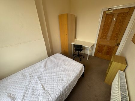 East Parade, Heworth - P1320 - Photo 5