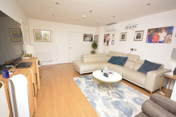 4 bedroom detached house to rent - Photo 1