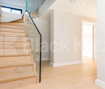 2 Bedroom, 2 bath, 1 reception Penthouse - Photo 5