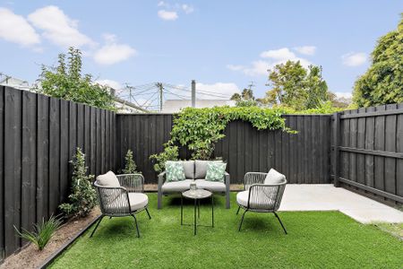 Contemporary Urban Life! - Photo 3