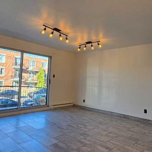 À Louer : Élégant Appartement 5 ½ Moderne au Rez-de-chaussée - Photo 2