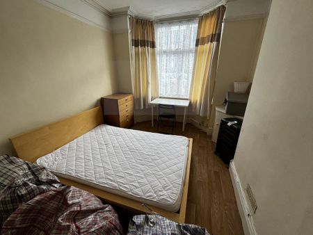 5 bedroom terraced house to rent - Photo 4