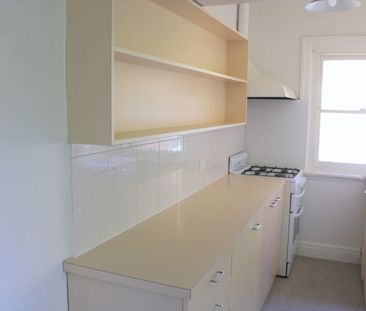 GREAT RIVER VIEWS, TWO BEDROOM SPACIOUS APARTMENT - Photo 4