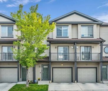 4-Bedroom Townhouse for Rent Copperfield SE Calgary, Garage + Green... - Photo 1