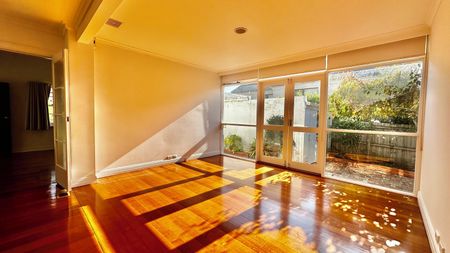 Freshly Painted Family Gem in Balwyn High School Zone - Photo 2