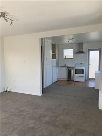 3/34 Bristol Street , St Albans, Christchurch City - Renovated Warm Two Bedroom Unit with Off Street Parking - Photo 5