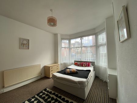 1 Bed Flat, Beckingham Road, LE2 - Photo 2