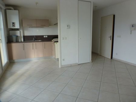 Appartement À Louer 2 Pièces , 45 M² - Photo 3