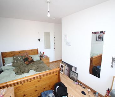 6 bedroom Student Maisonette to rent in Myrtle Grove, Newcastle Upo... - Photo 5