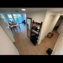 One bedroom for rent in a three bedroom apartment - Photo 3