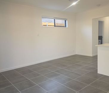 BRAND NEW LUXURY TOWNHOUSES - 3 BEDROOM - Photo 1