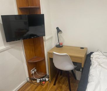 Room in a Shared House, Layfield Crescent, NW4 - Photo 6