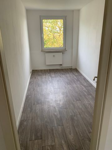 Tolle Vierraumwohnung – renoviert in modernem Design! – Blick ins Grüne - Foto 2