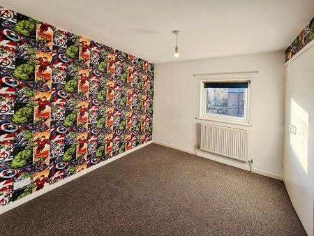 3 bedroom end of terrace house to rent - Photo 3