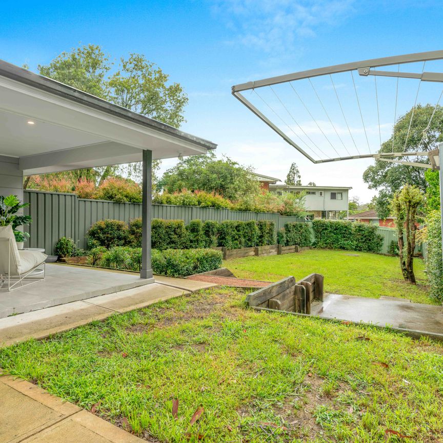 Contemporary Elegance: Bright, Stylish, and Convenient Living. - Photo 1