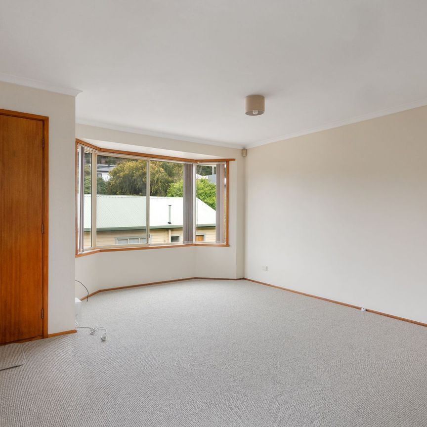 Immaculate two bedroom villa - Photo 1