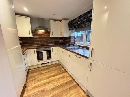 2 bedroom detached bungalow to rent - Photo 5