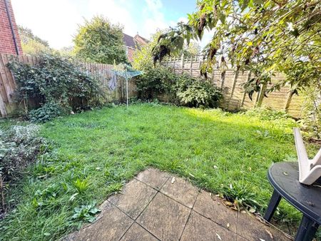 Room in a Shared House, Cedar Road, SO14 - Photo 2