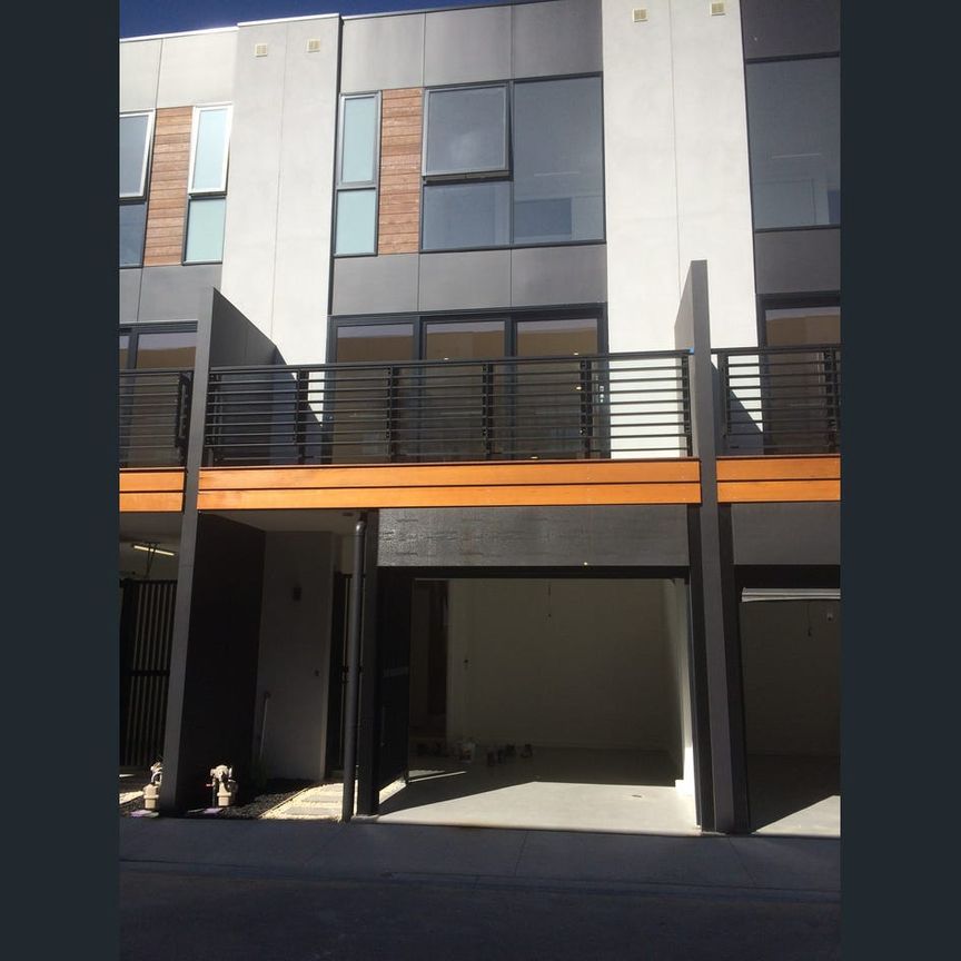 STUNNING, MODERN, CITY FRINGE - Photo 1