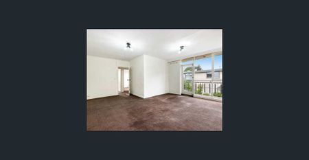 Spacious First-Floor Apartment – Prime Location - Photo 5