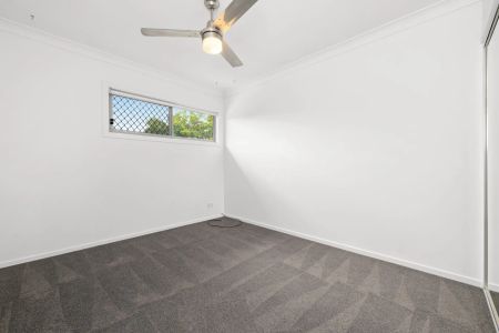 Modern Boutique Townhome Living in Prime Coorparoo Location - Photo 4