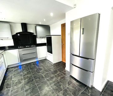 Queens Drive, Heaton Moor, Stockport, SK4 3JW - Photo 5