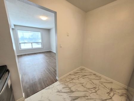 For Lease - 477 Dean Avenue Unit# 6, Oshawa, Ontario - Photo 2