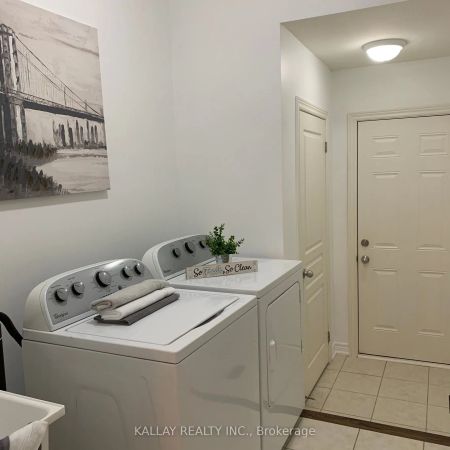 Condo Townhouse For Lease | N9259574 - Photo 5
