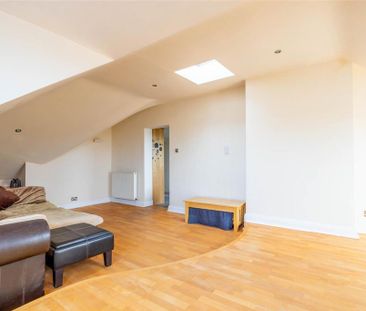 2 bedroom penthouse to rent - Photo 2