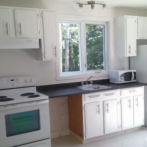 5 et demi très bien situé semi meublé - Photo 2