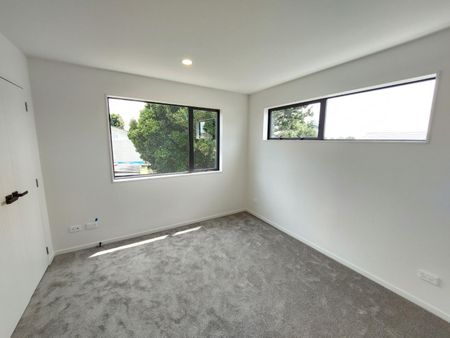 Cozy Townhouse in Mt Wellington - Photo 2