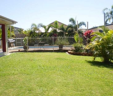 10 Donostia Crescent, Bushland Beach - Photo 6