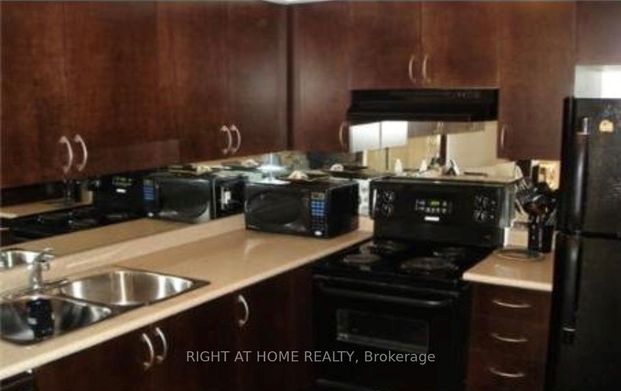 For Lease - 4975 southampton Drive, Mississauga, Ontario - Photo 1