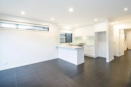 MODERN TOWNHOUSE | CONVENIENT LOCATION! - Photo 5