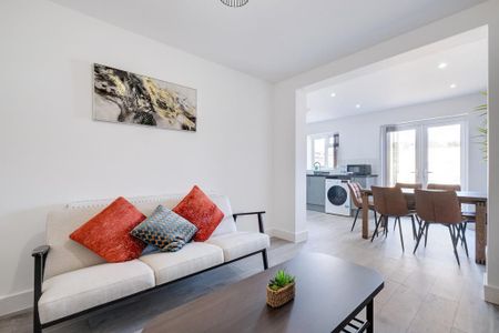 6 bedroom detached house to rent - Photo 2