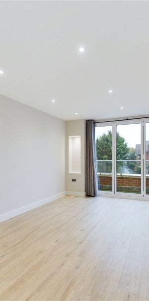 Shoppenhangers Road, Maidenhead Shoppenhangers Road, Maidenhead - Photo 1