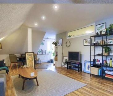 schöne helle Penthouse-Wohnung mit Keller, Stellplatz und Balkon - Foto 1