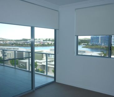 TWO BEDROOM (2) TOP FLOOR APARTMENT WITH LAKE VIEWS AND POOL IN GAT... - Photo 4