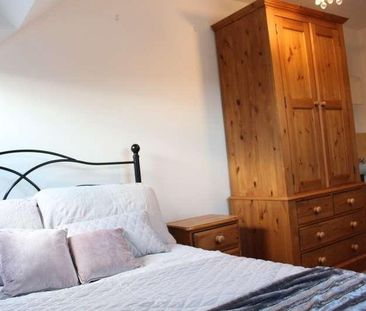 Bedroom Detached House In Winton, BH9 - Photo 4