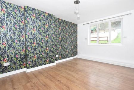 3 bedroom Bungalow To Let - Photo 2