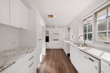 3 Bed, 1 Bath - Photo 5